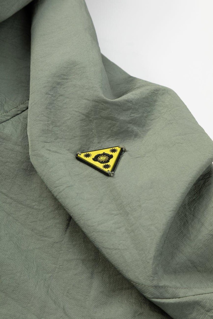 forest-gump-green-nylon-jacket-close-up-02-560075.jpg