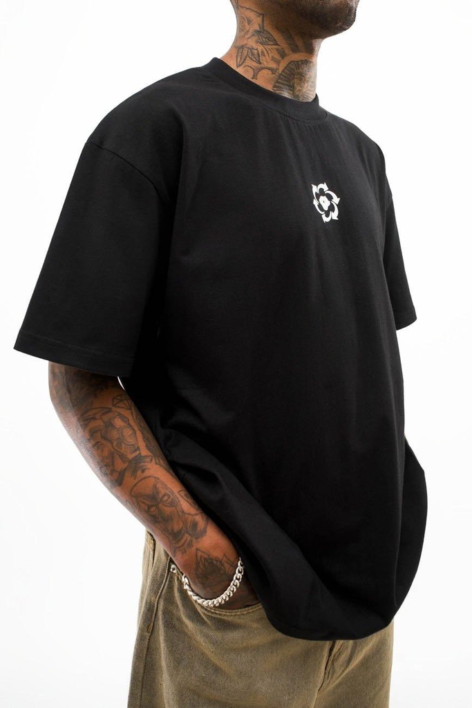 legacy-black-oversized-logo-tshirt-04-308300.jpg