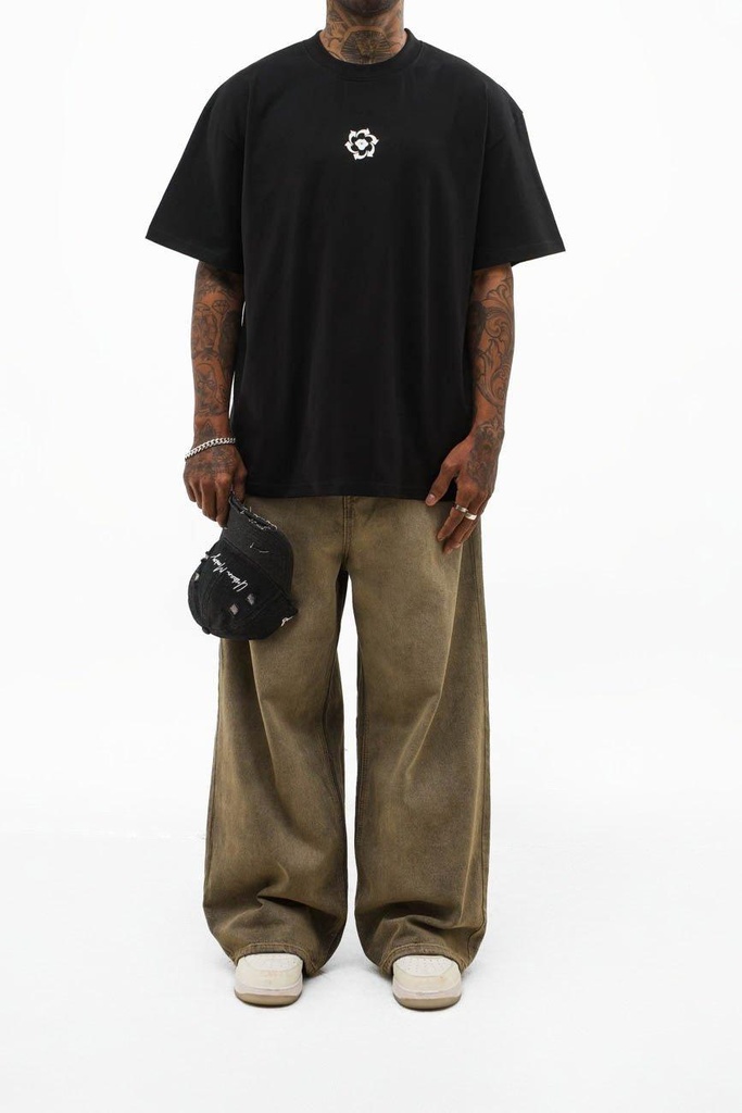 legacy-black-oversized-logo-tshirt-05-103601.jpg