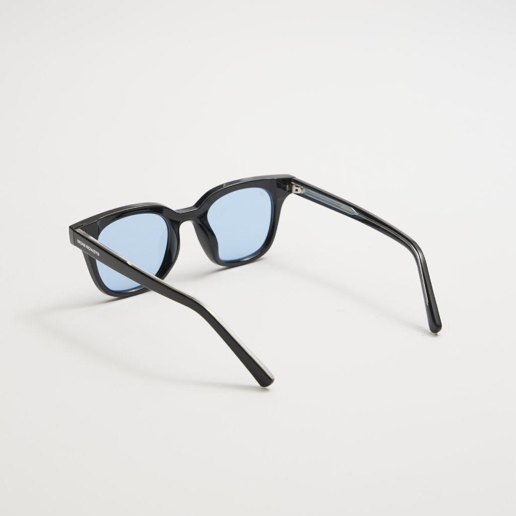 um-classic-wayfarer-002-a809-c3-569905.jpg