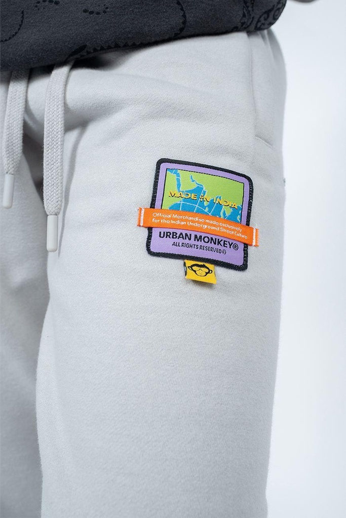 essential-joggers-002-model-6_cf22d12a-48fd-4bd0-80c2-8e3af94ba333-628023.jpg
